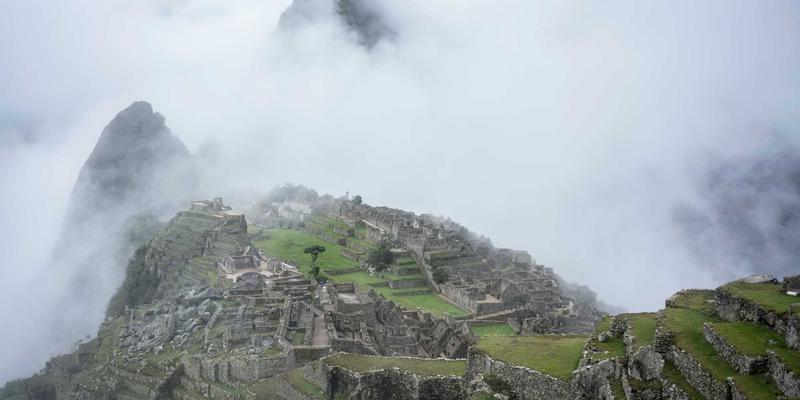 从圣罗莎市场看海外购物新趋势:专业代购服务如何重塑跨境消费体验