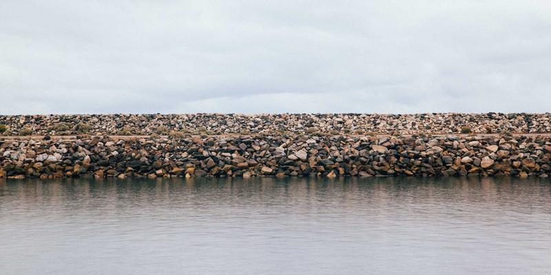 海外购物关税计算与申报全攻略：巧用个人免税额度，让国际购物更省钱