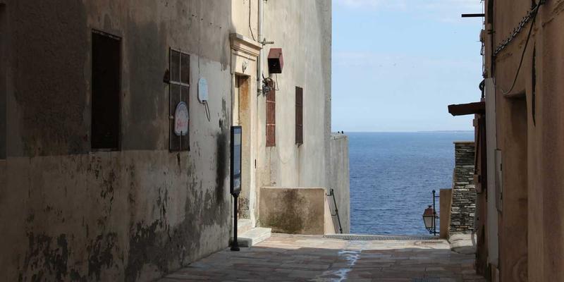 海外购物退换货实战指南：国际运费、时间成本与平台政策博弈